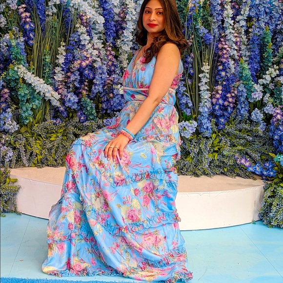 Fabric Type: 97% Polyester
Closure Type:Drawstring
Neck Style:V-Neck
Sleeveless - Picture 1 of 3